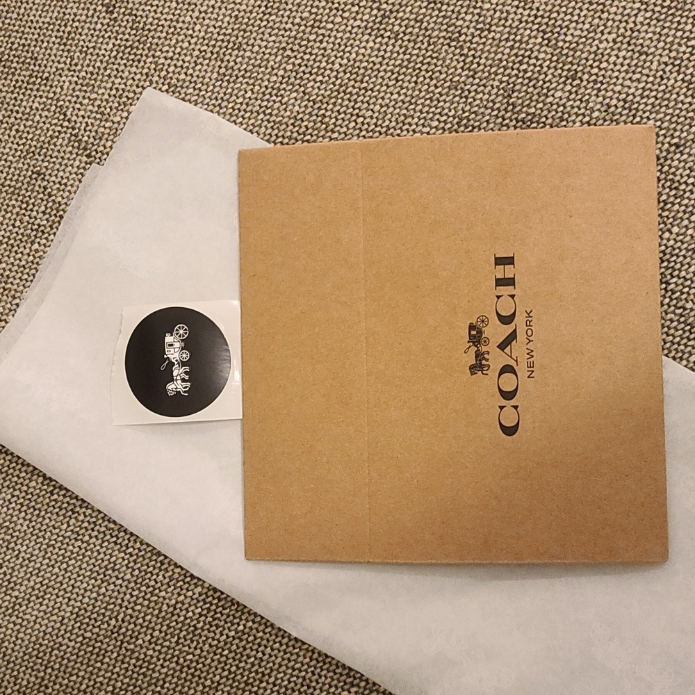 COACH Mini ID COIN ZipperCase keyring tan-gold NWT incl Coach bx, tissue sticker - Picture 8 of 8